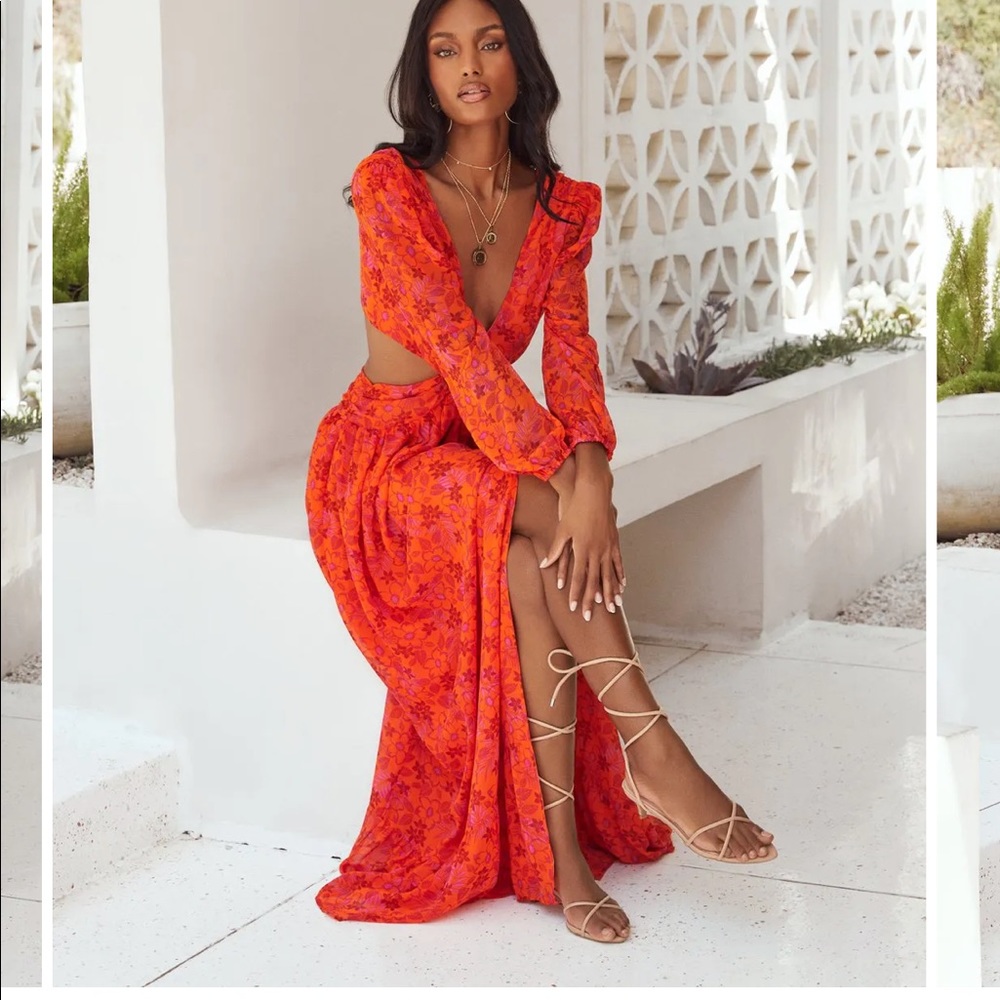 Gorgeous statement dress, sexy, flowy, bright